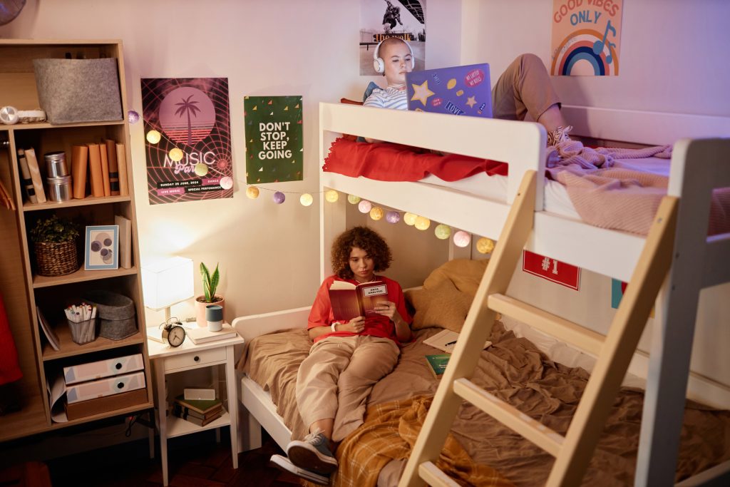 Dorm-Room-Essentials-and-Small-Spaces