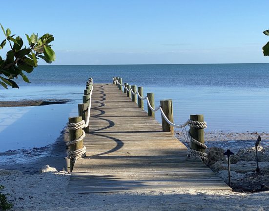 FLORIDA KEYS BEACH PIER AT GRASSY FLATS